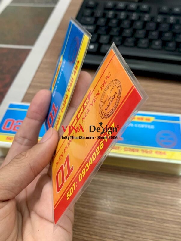 In thẻ giữ xe giấy ép plastic quán cà phê, sân bóng đá - INKTS581