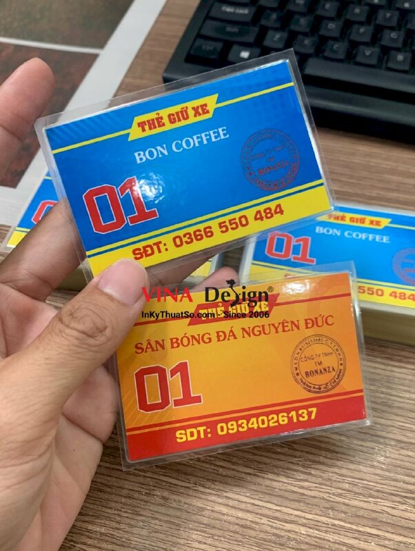In thẻ giữ xe giấy ép plastic quán cà phê, sân bóng đá - INKTS581