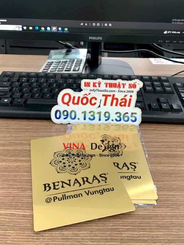 In thẻ nhôm logo gắn quyển menu bìa da cho nhà hàng cao cấp - INKTS754