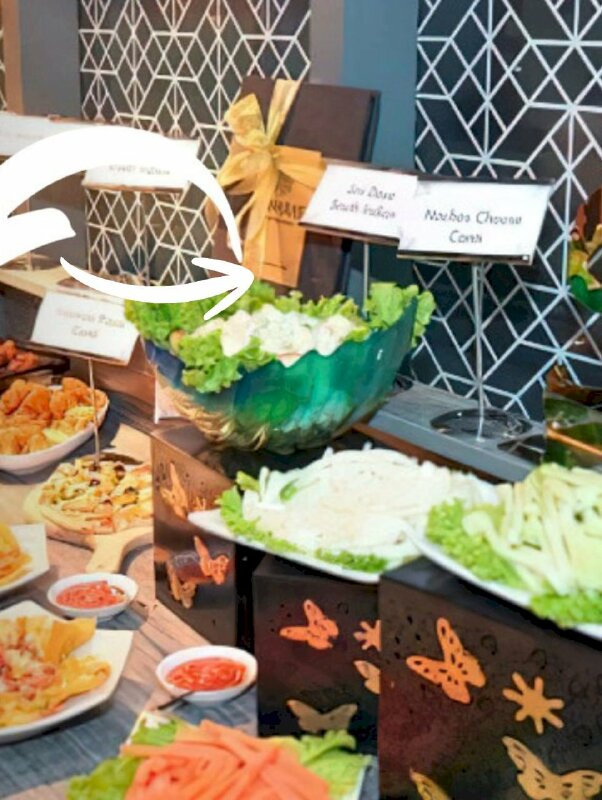 In thẻ nhôm logo gắn quyển menu bìa da cho nhà hàng cao cấp - INKTS754