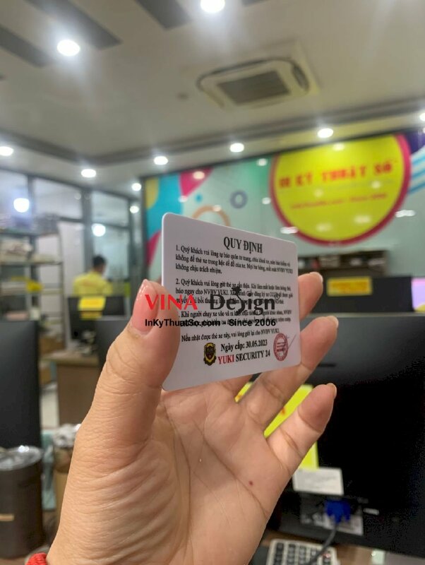 In thẻ nhựa 2 mặt ép mờ làm thẻ giữ xe - INKTS411