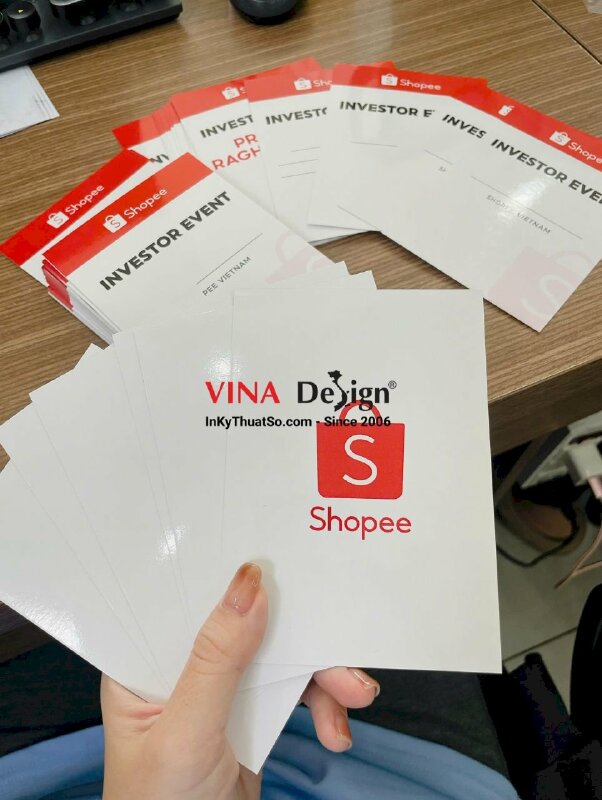 In thẻ staff sự kiện Investor event dành cho nhà đầu tư cho công ty công ty thương mại điện tử (e-commerce) - INKTS3465