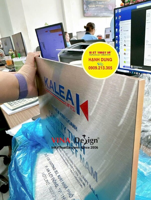 In UV inox xước ăn mòn, ốp đế Mica 10li làm bảng hiệu địa điểm kinh doanh công ty - INKTS3477