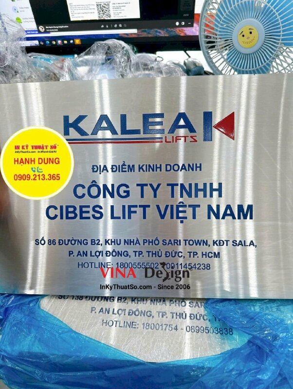 In UV inox xước ăn mòn, ốp đế Mica 10li làm bảng hiệu địa điểm kinh doanh công ty - INKTS3477