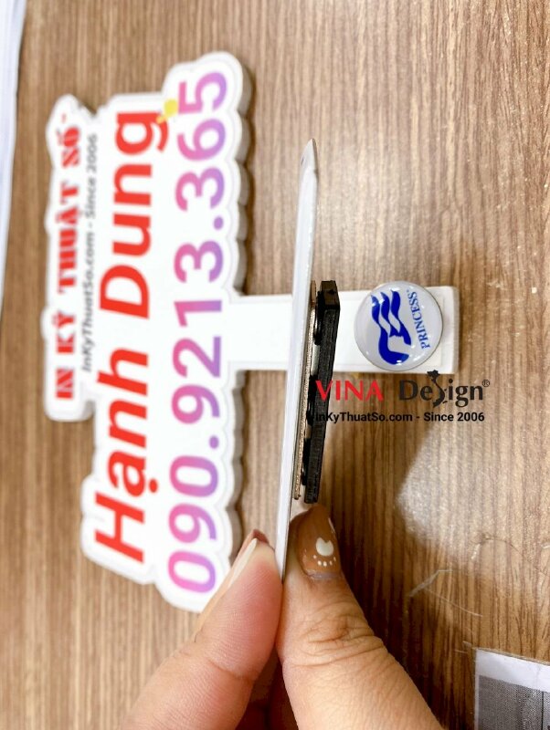 Làm thẻ tên cài áo nam châm hít mặt sau, thẻ tên nhựa đổ keo - INKTS734