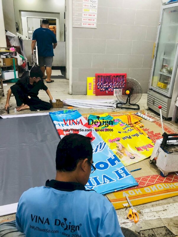 In biển bạt gian hàng phục vụ nước cho nhóm thiện nguyện Phật giáo, banner treo chất liệu bạt Hiflex - INKTS3104