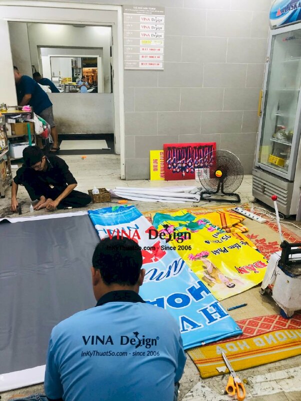 In biển bạt gian hàng phục vụ nước cho nhóm thiện nguyện Phật giáo, banner treo chất liệu bạt Hiflex - INKTS3104