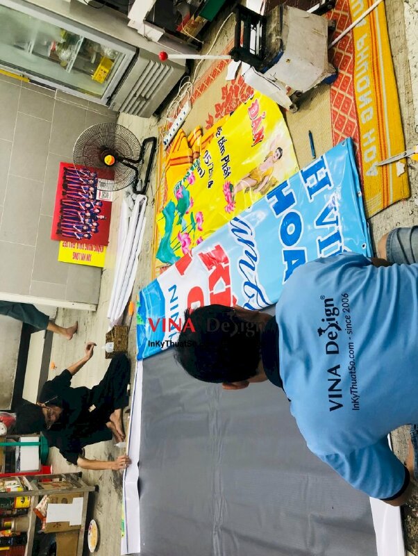 In biển bạt gian hàng phục vụ nước cho nhóm thiện nguyện Phật giáo, banner treo chất liệu bạt Hiflex - INKTS3104