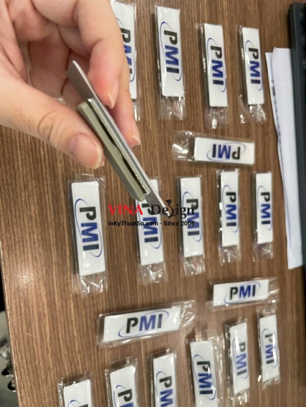 In nhựa đổ keo bảng tên logo công ty dịch vụ tư vấn Agency tư vấn - INKTS3591