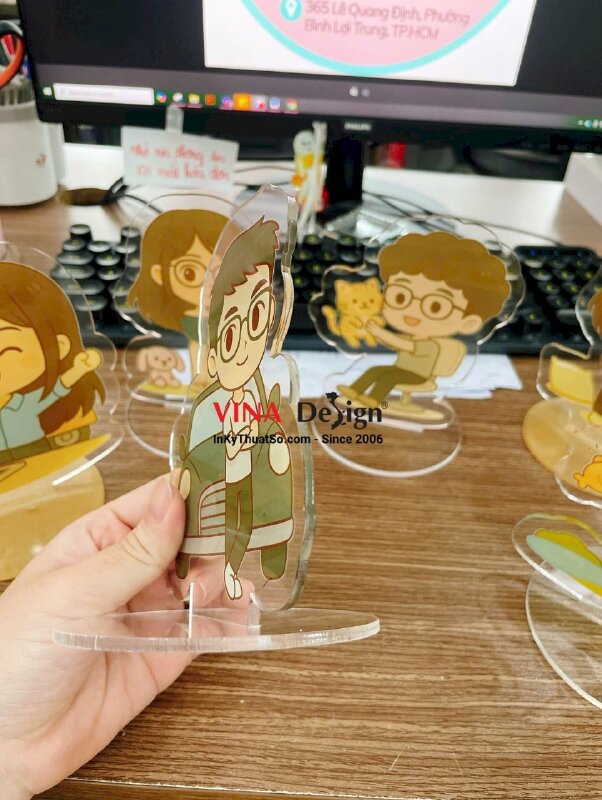 In standee Mica đồ án tốt nghiệp nhân vật chibi, in UV ngược 1 mặt - INKTS3564