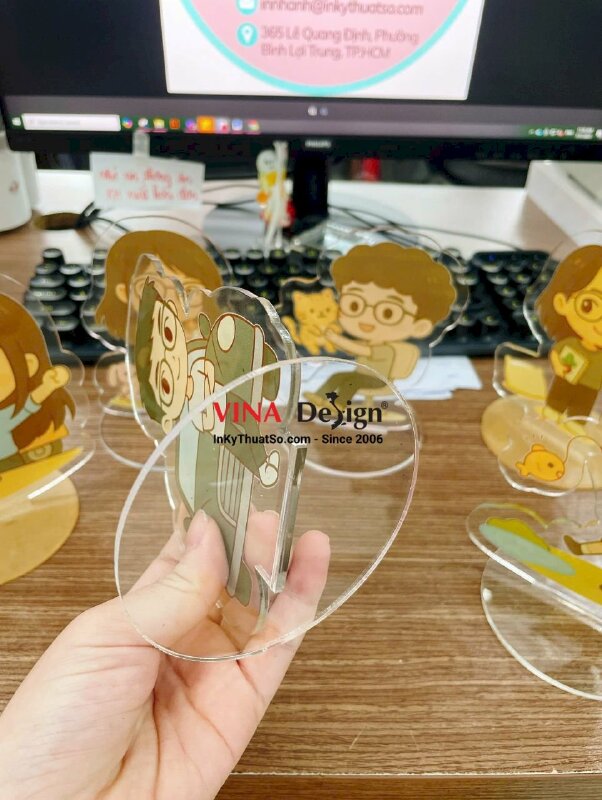 In standee Mica đồ án tốt nghiệp nhân vật chibi, in UV ngược 1 mặt - INKTS3564