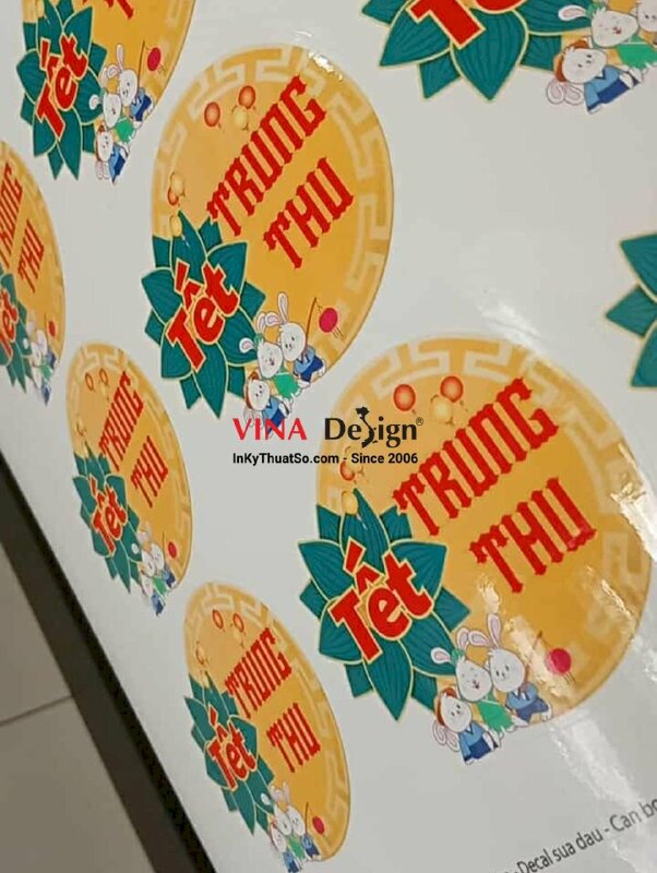 In sticker Tết Trung thu, sticker cậu bé cầm cờ Hello Việt Nam, tem Decal sữa có bế theo viền - INKTS1994
