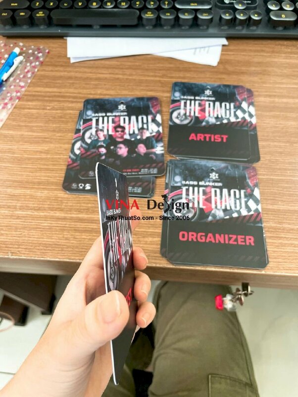 In thẻ đeo sự kiện, thẻ nhựa staff, nhân viên sự kiện Hard Dance - INKTS3590