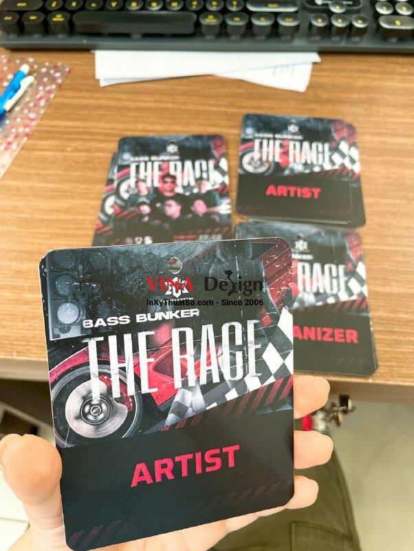 In thẻ đeo sự kiện, thẻ nhựa staff, nhân viên sự kiện Hard Dance - INKTS3590