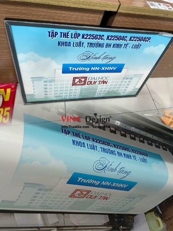 In tranh Canvas đóng khung gỗ viền đen làm quà tặng trường đại học - INKTS3595