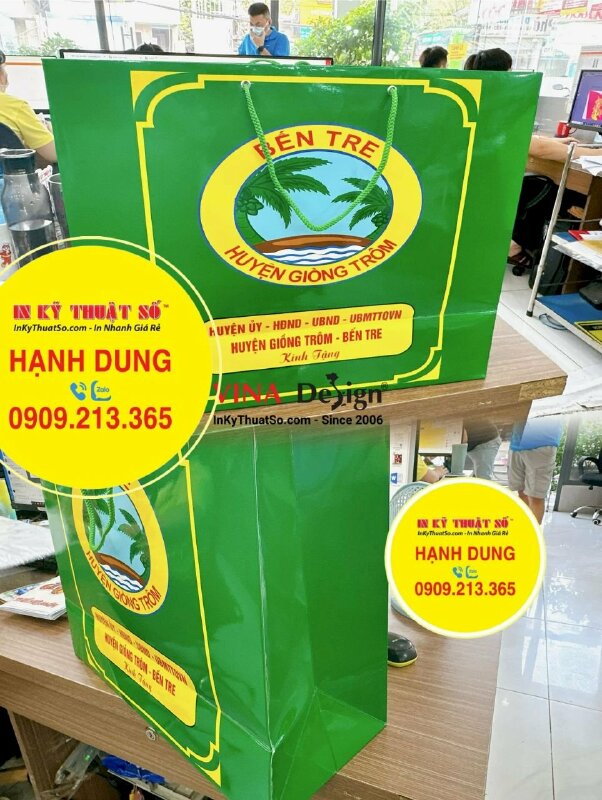 In túi giấy đựng quà tặng Kính tặng 50cm x 40cm x 20cm (hông), 30cm x 35cm x 10cm (hông) - INKTS1176