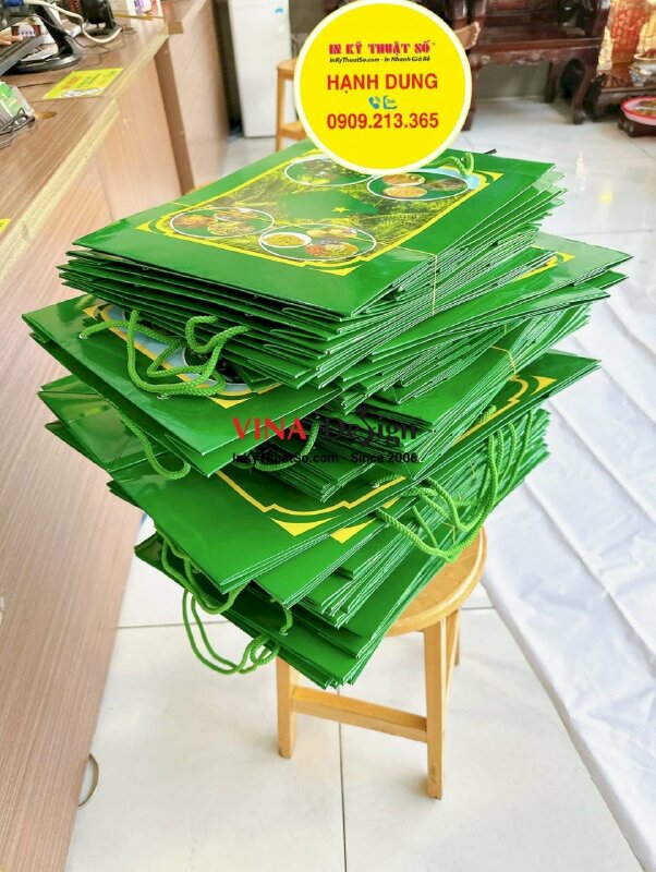 In túi giấy đựng quà tặng Kính tặng 50cm x 40cm x 20cm (hông), 30cm x 35cm x 10cm (hông) - INKTS1176