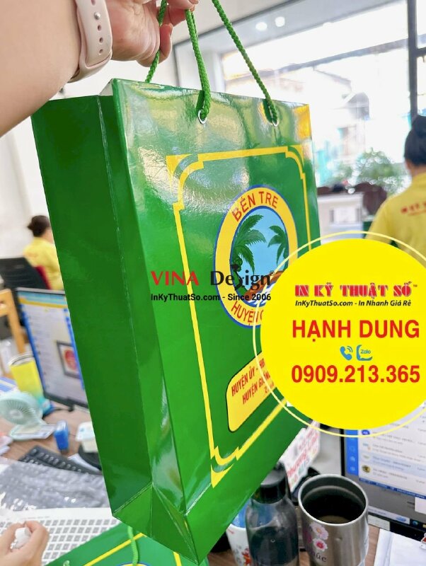 In túi giấy đựng quà tặng Kính tặng 50cm x 40cm x 20cm (hông), 30cm x 35cm x 10cm (hông) - INKTS1176
