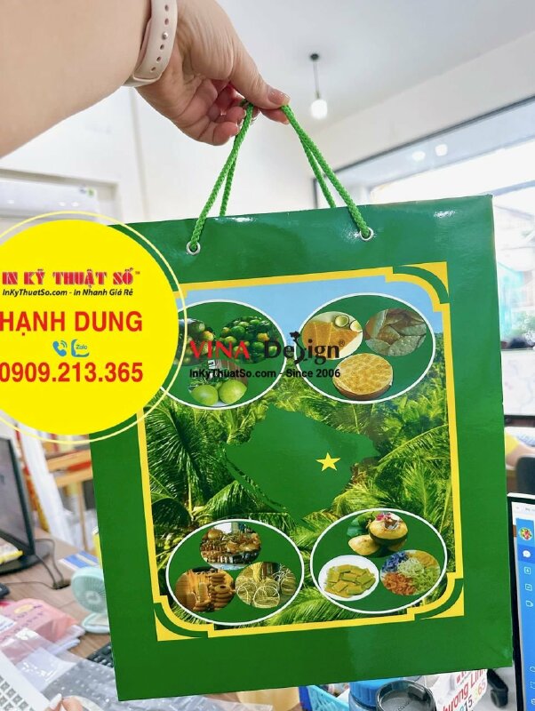 In túi giấy đựng quà tặng Kính tặng 50cm x 40cm x 20cm (hông), 30cm x 35cm x 10cm (hông) - INKTS1176