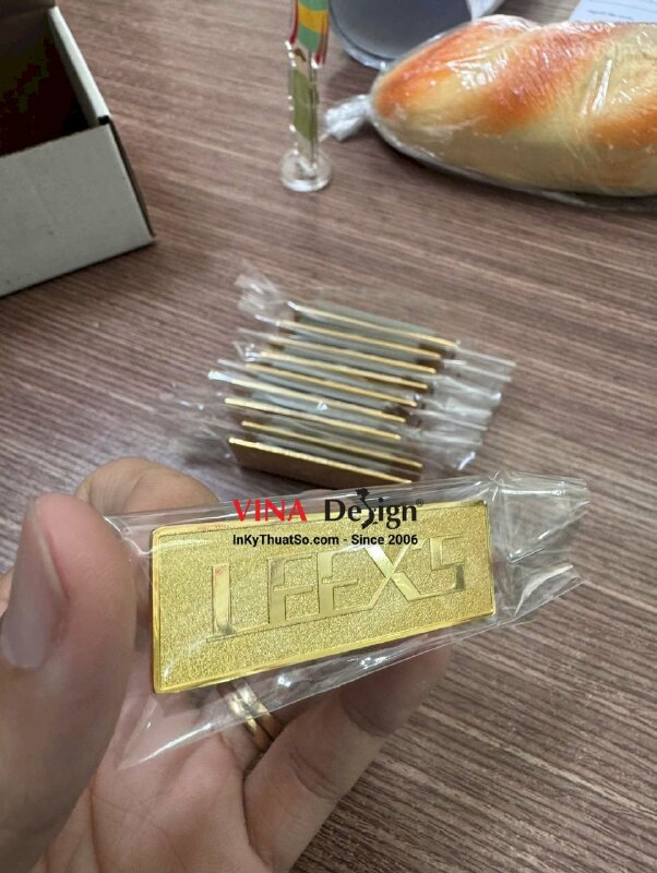 Làm huy hiệu công ty cài áo nam châm hít, huy hiệu đồng mạ vàng - INKTS3563