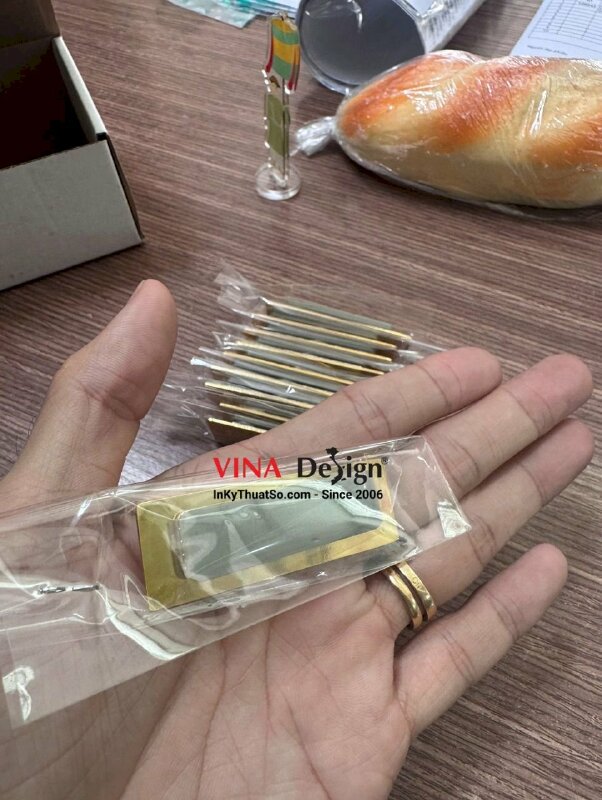 Làm huy hiệu công ty cài áo nam châm hít, huy hiệu đồng mạ vàng - INKTS3563
