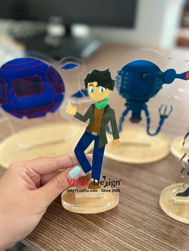 Làm standee Mica trong để bàn, cắt CNC tạo hình nhân vật, mô hình - INKTS3554