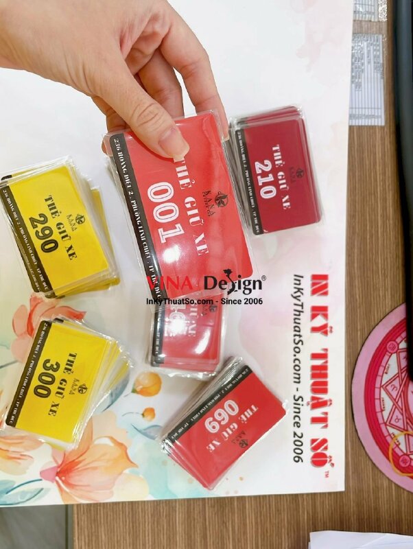 Làm thẻ nhựa giữ xe quán cà phê, đánh sổ nhảy theo yêu cầu - INKTS1063