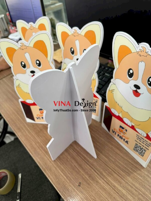 Mô hình Standee Formex Chibi Mascot linh vật tiệm giặt ủi với thông tin QRcode, địa chỉ, hotline - INKTS3575