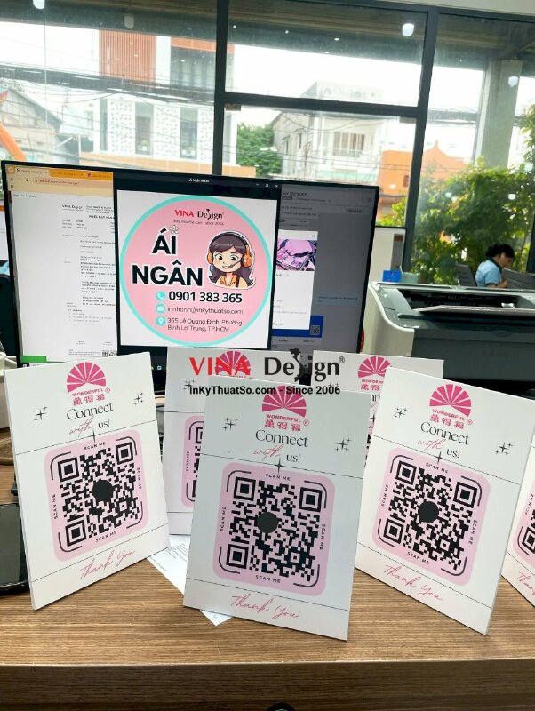 Standee bàn quét mã QRcode bảng khảo sát từ Formex 5li cắt hình chữ nhật - INKTS3576