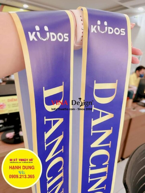 In băng rôn đeo chéo Dancing Qeen Dancing King sự kiện YEP công ty - INKTS1124