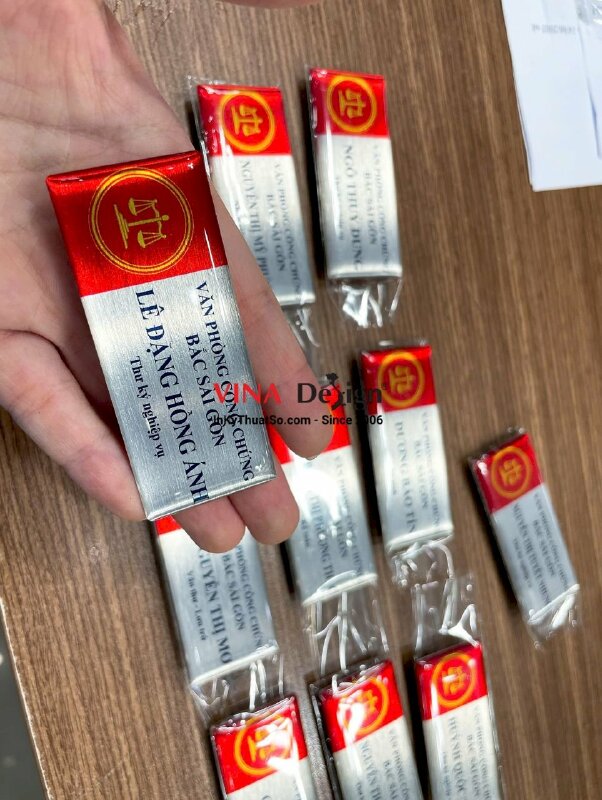 In bảng tên cài áo văn phòng công chứng, đế kim loại, mặt đổ keo trong, gắn nam châm hít - INKTS3650