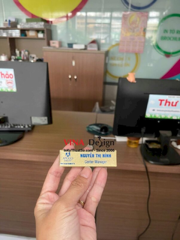 In bảng tên nhân viên trung tâm tiếng Anh, nhựa đổ keo, gắn nam châm - INKTS3616