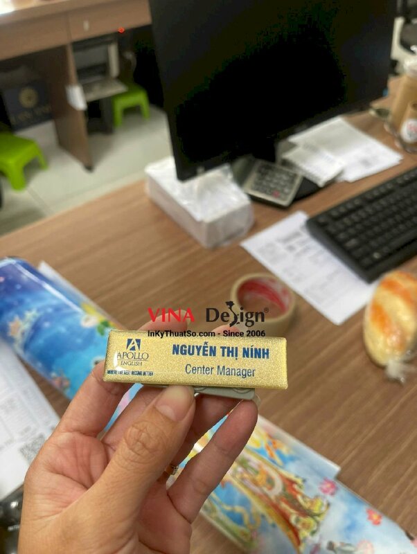 In bảng tên nhân viên trung tâm tiếng Anh, nhựa đổ keo, gắn nam châm - INKTS3616