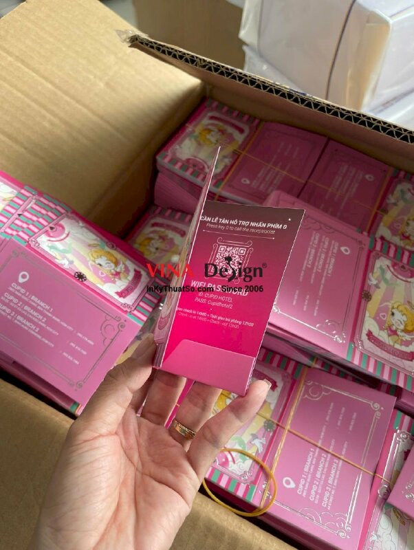 In Folder mini có tay gấp làm bao giấy đựng thẻ phòng khách sạn, ép kim tên hotel - INKTS3656