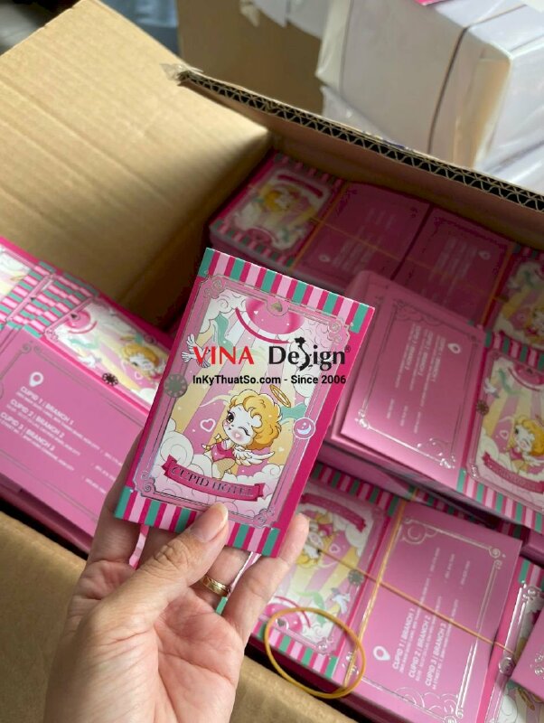 In Folder mini có tay gấp làm bao giấy đựng thẻ phòng khách sạn, ép kim tên hotel - INKTS3656