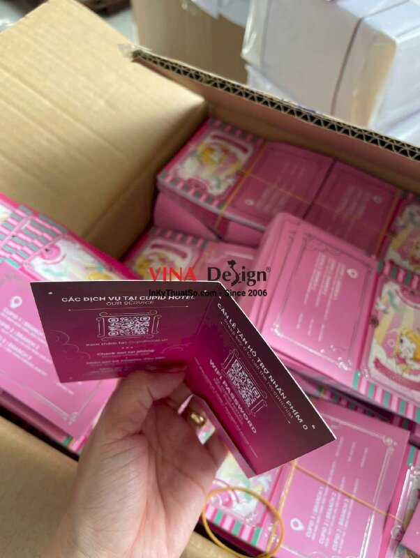 In Folder mini có tay gấp làm bao giấy đựng thẻ phòng khách sạn, ép kim tên hotel - INKTS3656