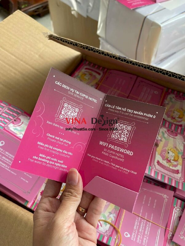 In Folder mini có tay gấp làm bao giấy đựng thẻ phòng khách sạn, ép kim tên hotel - INKTS3656