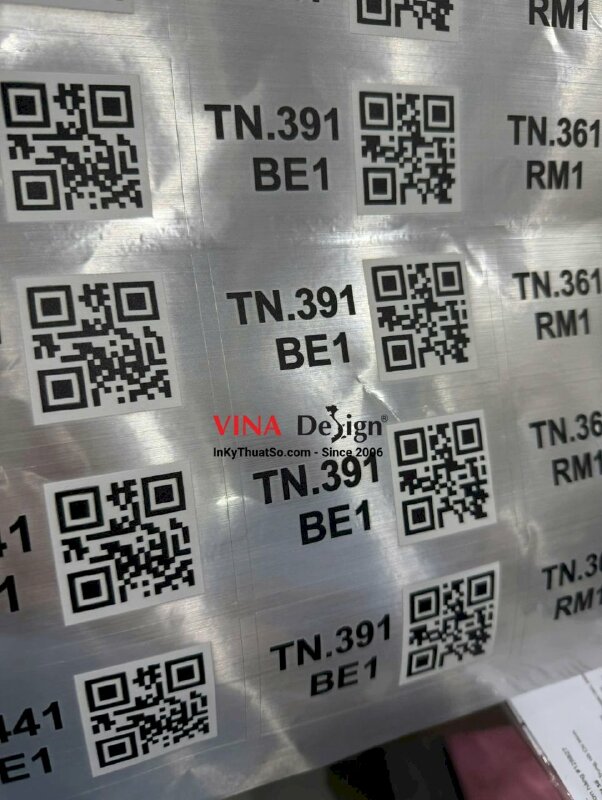 In nhãn Decal nhôm xước nền xám in UV có mực trắng, không màng, có bế - INKTS3611