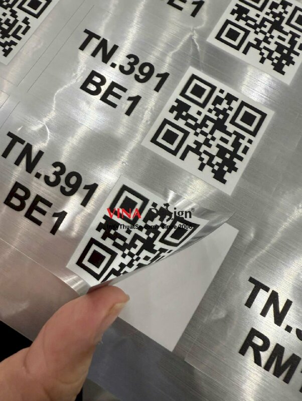 In nhãn Decal nhôm xước nền xám in UV có mực trắng, không màng, có bế - INKTS3611