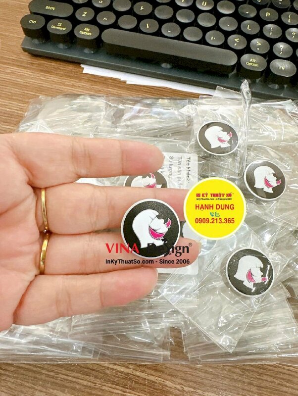 In Pin cài áo kim loại nhôm mặt xước in UV màu, gắn nam châm hít, hình tròn đường kính 2.5cm - INKTS3666