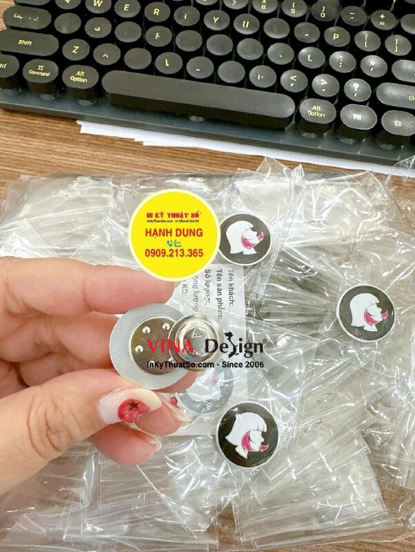 In Pin cài áo kim loại nhôm mặt xước in UV màu, gắn nam châm hít, hình tròn đường kính 2.5cm - INKTS3666