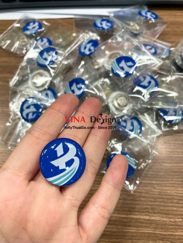 In Pin cài áo logo công ty, huy hiệu nhựa đổ keo cài áo gắn kim cài, in full tràn viền không lộ đế kim loại - INKTS3612