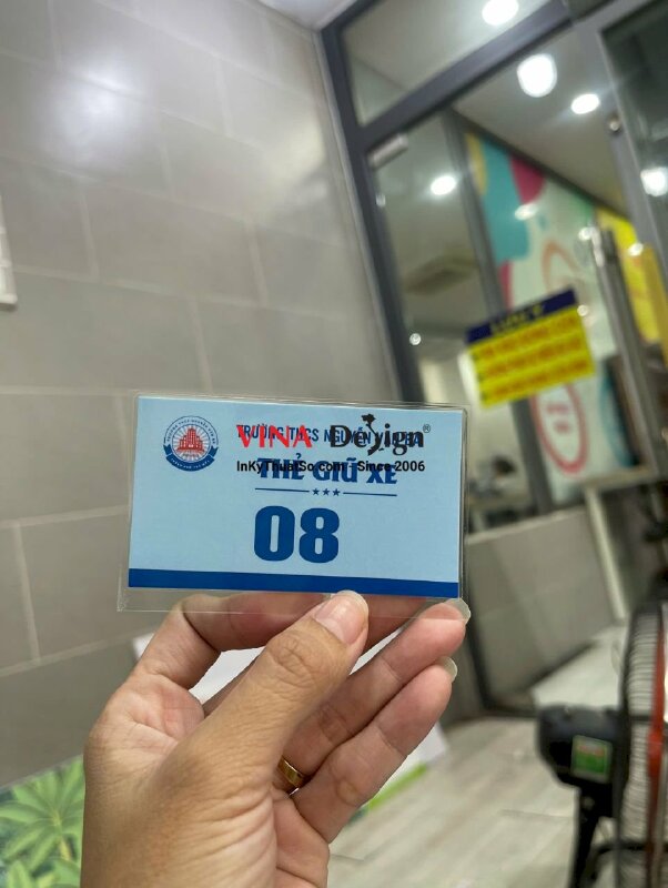 In thẻ giữ xe trường THCS, thẻ xe ép plastic in 2 mặt giống nhau, đánh số nhảy - INKTS3615