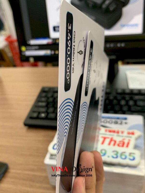 In thẻ nhựa dày làm bảng giá niêm yết sản phẩm thiết bị âm thanh cao cấp và chuyên nghiệp - INKTS1226