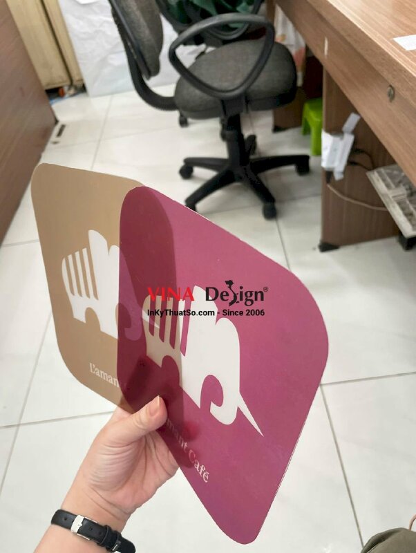 In thẻ nhựa trong logo trang trí máy cafe - INKTS3604