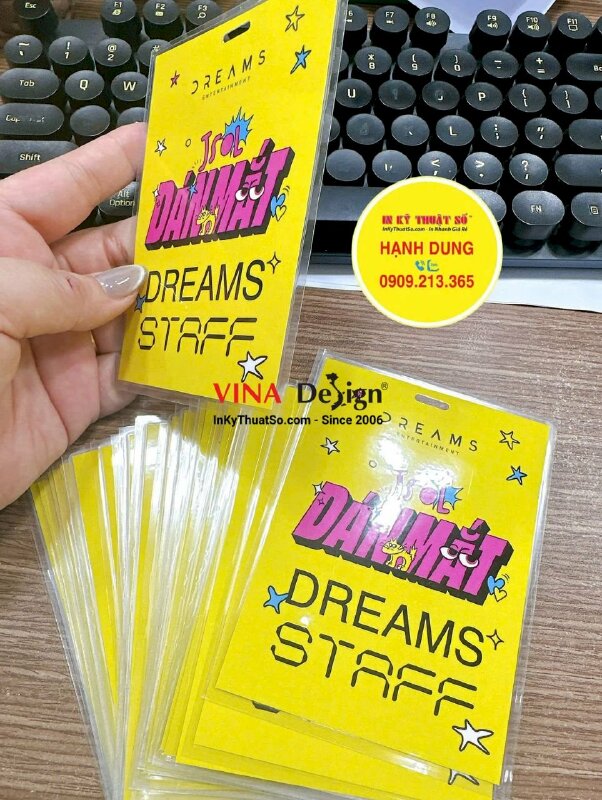 In thẻ Staff cho nhân viên công ty sự kiện thuộc ban tổ chức, thẻ giấy ép plastic - INKTS3623