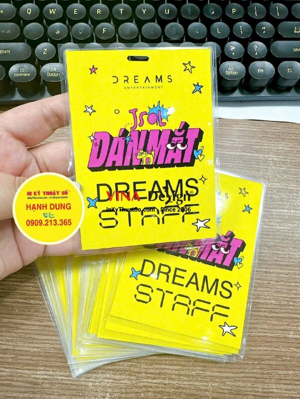 In thẻ Staff cho nhân viên công ty sự kiện thuộc ban tổ chức, thẻ giấy ép plastic - INKTS3623