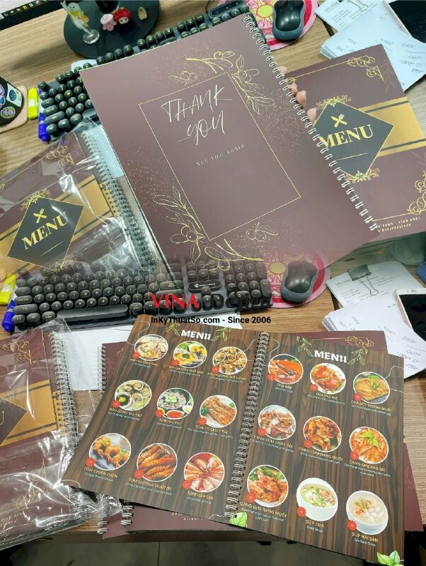 Làm menu nhựa mỏng in laser đóng gáy lò xo, menu quán ăn gia đình, nhà hàng tiệc - INKTS2853