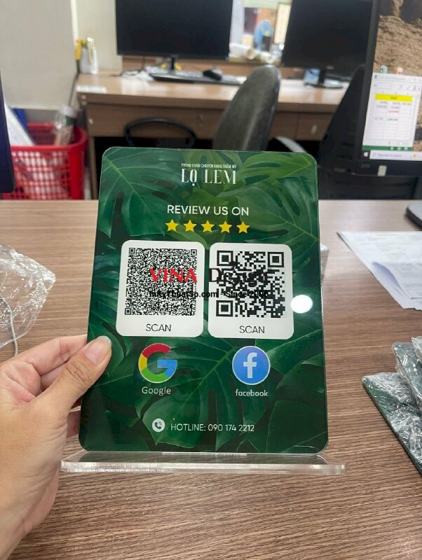 Làm standee quét mã QR code đánh giá review Phòng khám chuyên khoa thẩm mỹ - INKTS3655