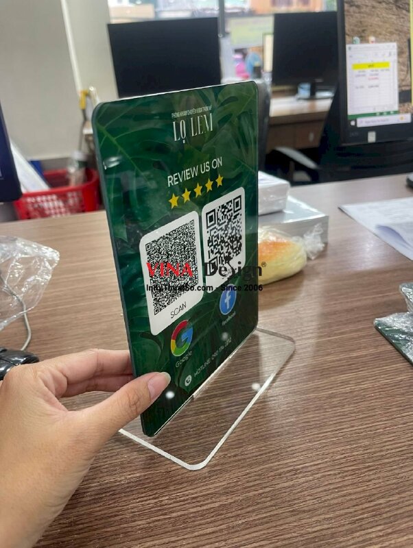 Làm standee quét mã QR code đánh giá review Phòng khám chuyên khoa thẩm mỹ - INKTS3655